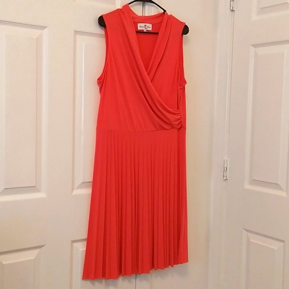 Dress - Picture 1 of 3